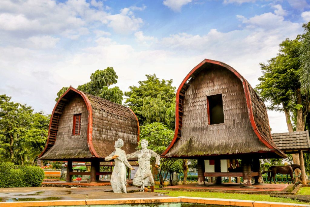 Rumah Adat Awe Kecil